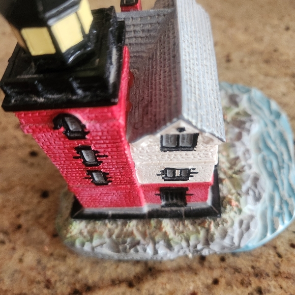 Two Michigan Spoontiques Lighthouses - Picture 10 of 13